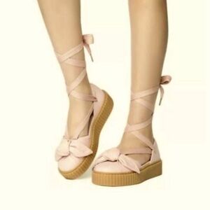 Puma Rihanna Fenty Women’s Bow Creeper in Light Blush Sandal size 7.5